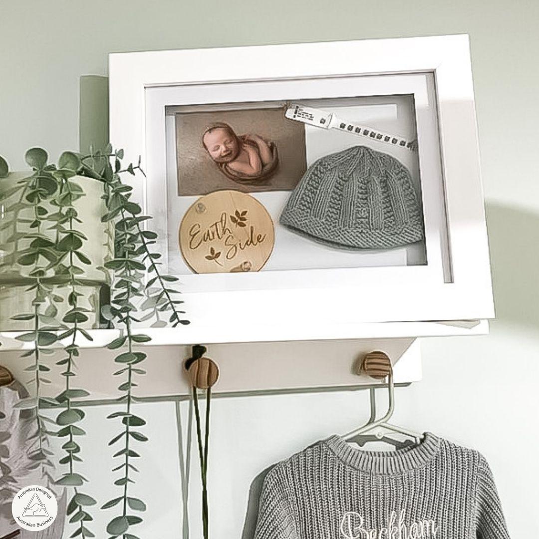 A3 Brilliant Frame in oak, white, or black – magnetic front-opening frame for artwork, medals, and certificates.