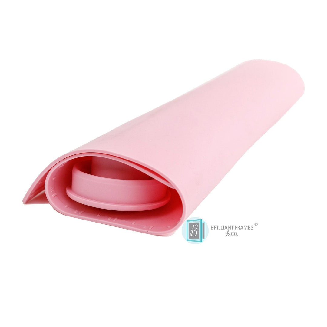 Brilliant Silicone Art Mat and paint brush set – easy-clean mat with brushes and spill-proof cup.