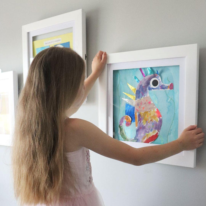 Square Brilliant Frame – magnetic frame for medals, small artworks, or keepsakes.