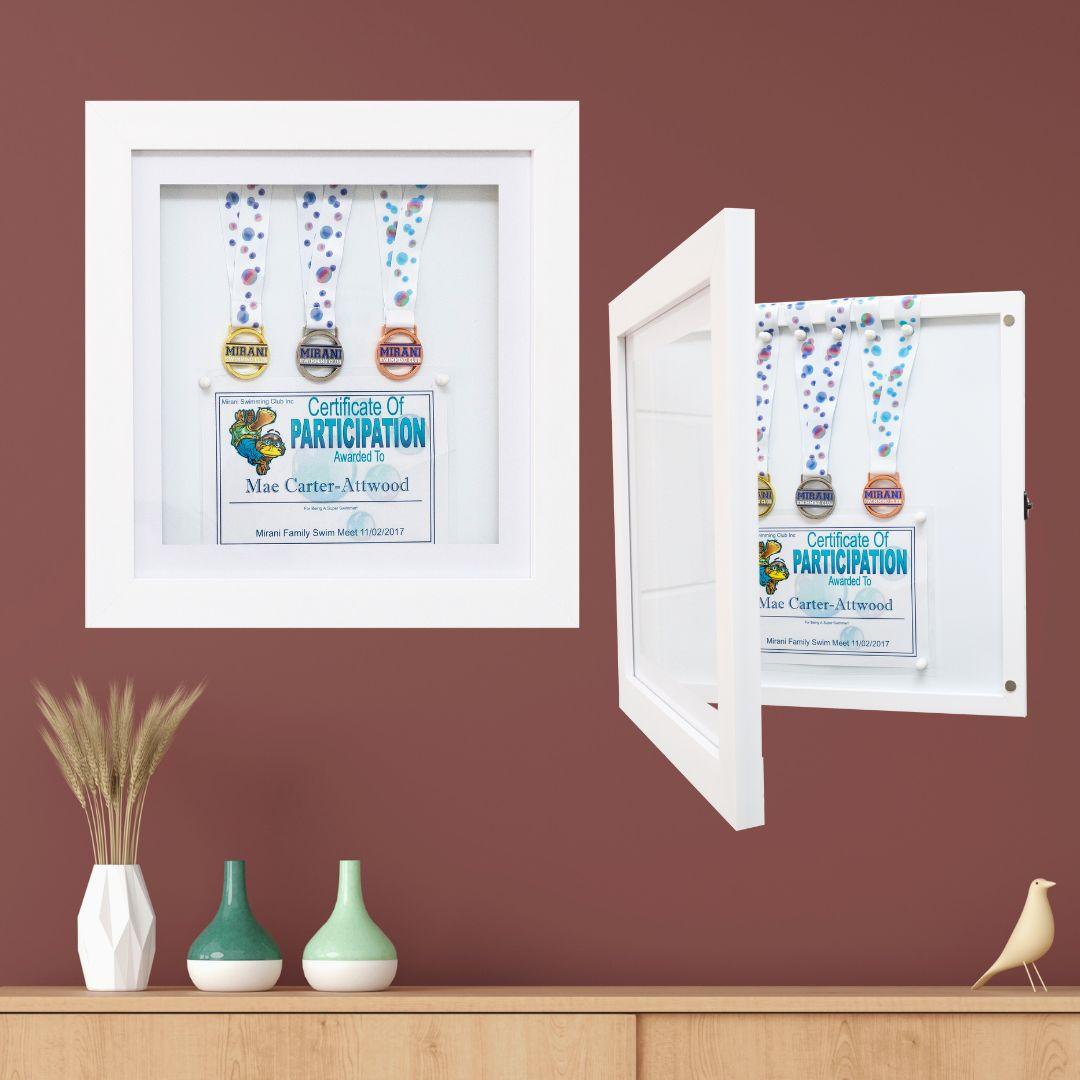 Square Brilliant Frame – magnetic frame for medals, small artworks, or keepsakes.
