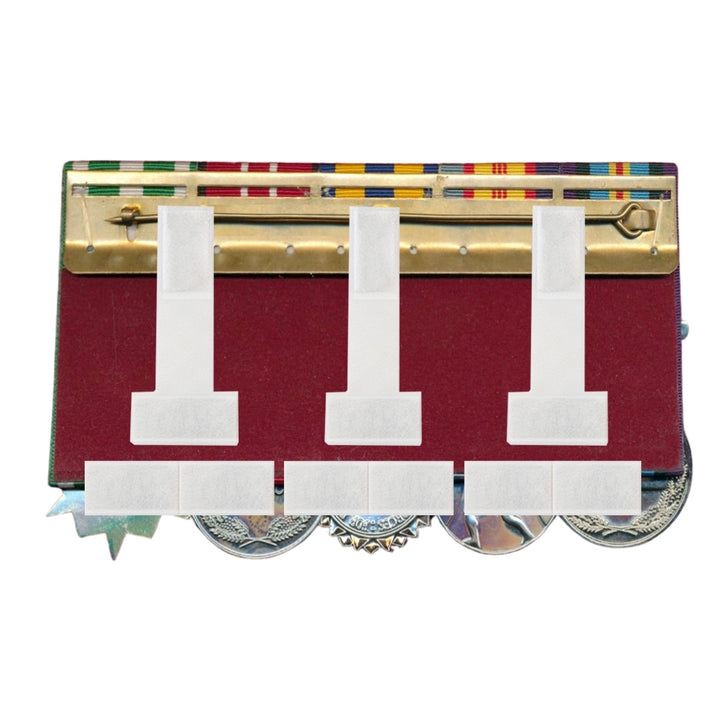 Set of 3 white brooch-style magnetic medal holders – for displaying brooch-mounted medals